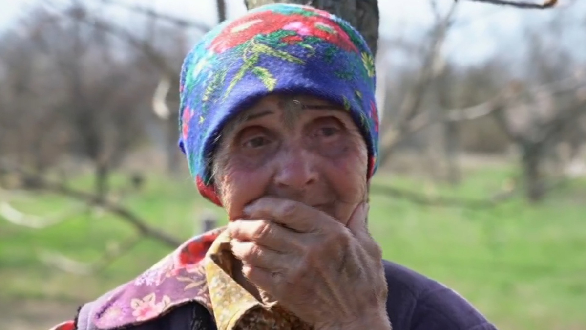 CBS Evening News: Woman says she was raped during Russian invasion - Full show