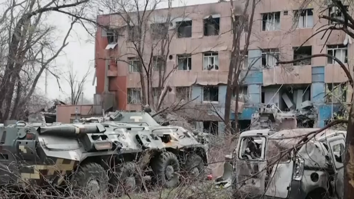 Watch CBS Evening News: Russia bombards Ukraine in battle for Donbas ...