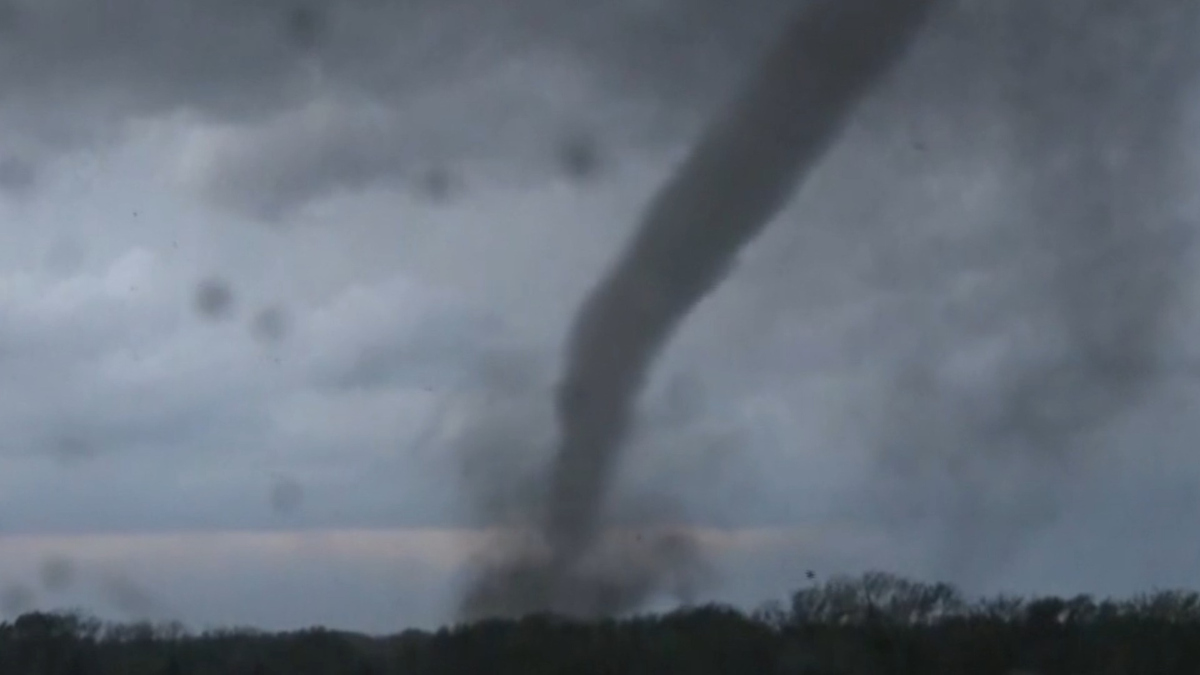 Watch CBS Evening News: Midwest braces for more severe weather - Full ...