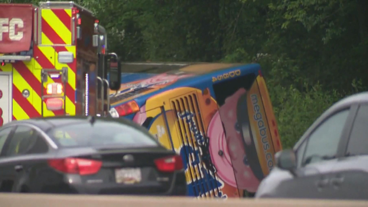 Watch CBS Evening News: More than 2 dozen hurt in passenger bus crash ...