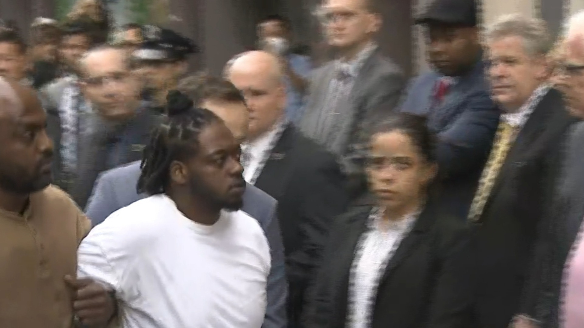 Watch CBS Evening News: NYC subway shooting suspect in custody - Full ...