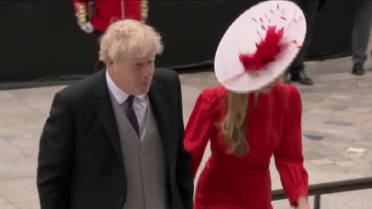 Watch CBS Evening News Boris Johnson survives noconfidence vote