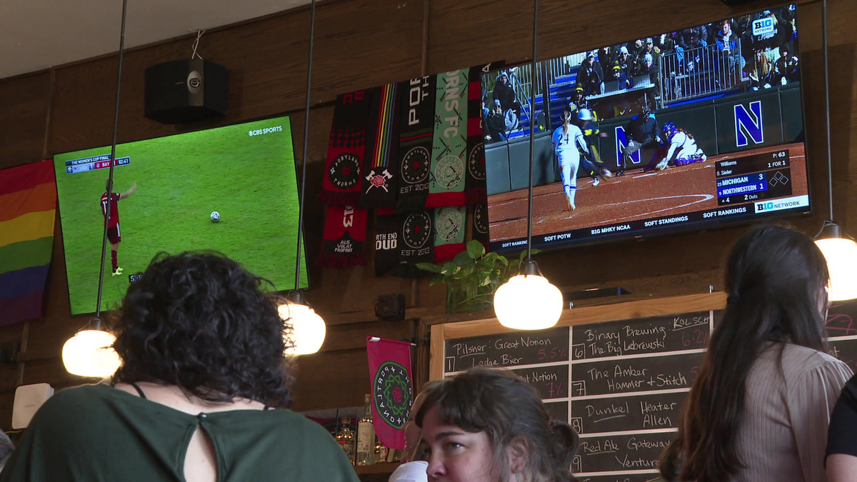 Watch Sunday Morning A sports bar dedicated to women's sports Full show on Paramount Plus