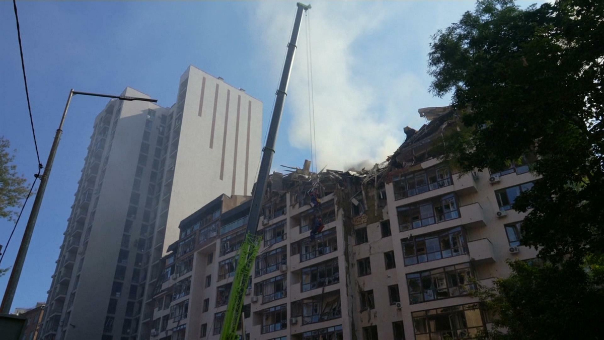 Watch CBS Mornings Russian missile strikes hit Ukraine capital - Paramount+