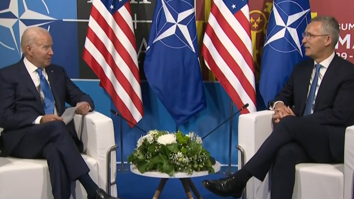 Watch CBS Evening News: U.S. to increase its military presence in ...
