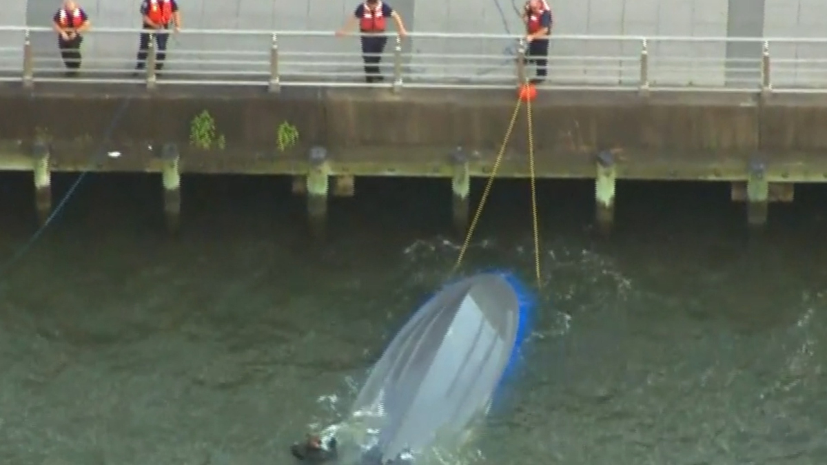 Watch CBS Evening News: 2 killed after boat capsizes in Hudson River ...
