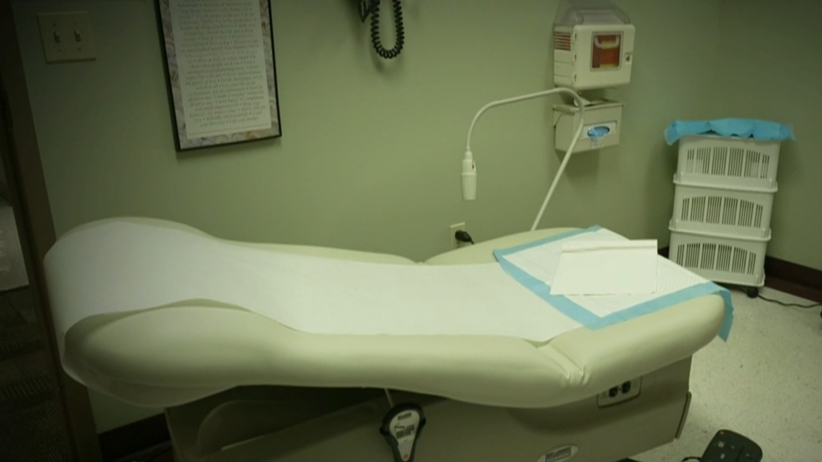 CBS Evening News: Rape of 10-year-old fuels abortion rights debate - Full show