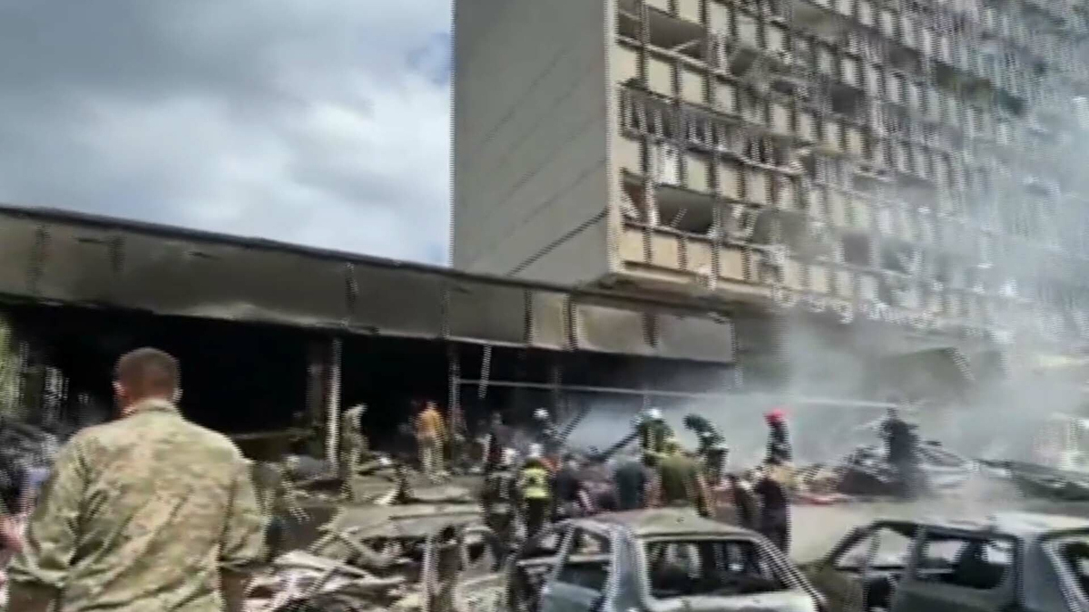 Watch CBS Evening News: Russian missiles kill at least 23 in central ...