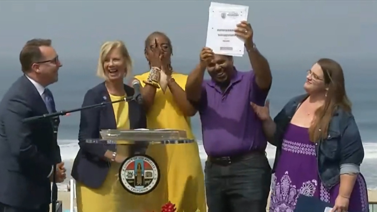 Watch CBS Evening News Descendants of Bruce's Beach owners given deed