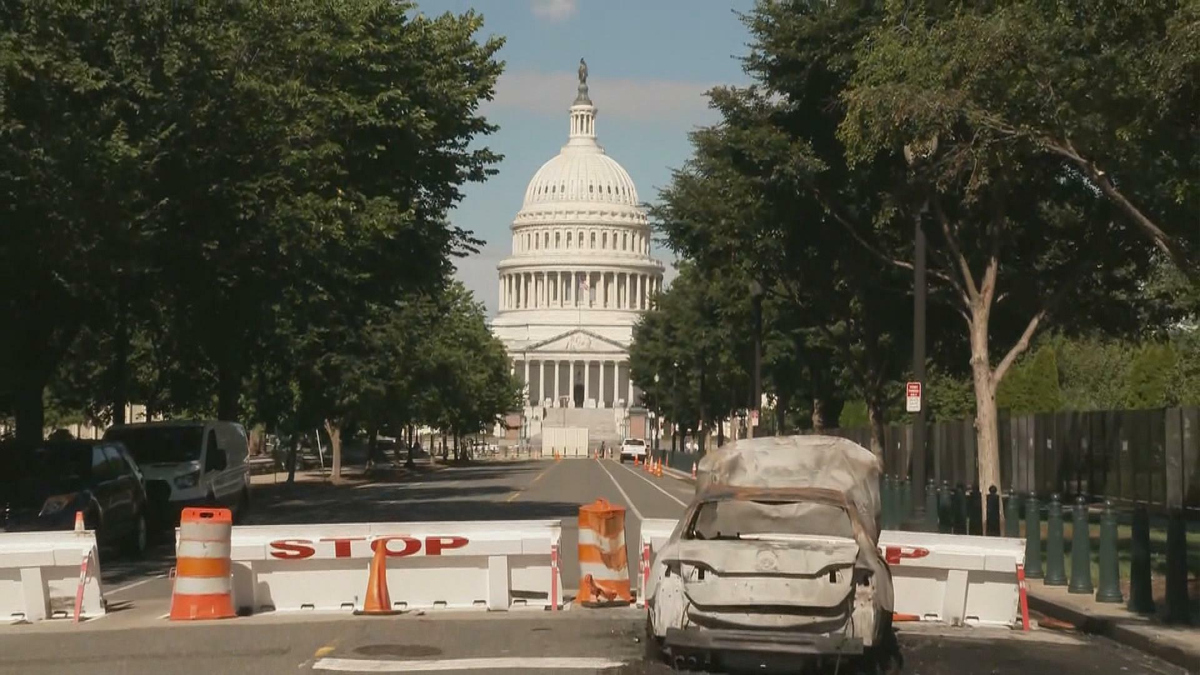 Watch Cbs Evening News Man Shoots Himself After Crashing Into Capitol