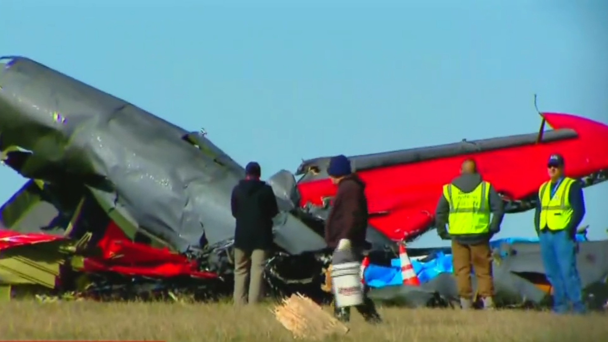 Watch CBS Evening News Victims identified in air show crash Full