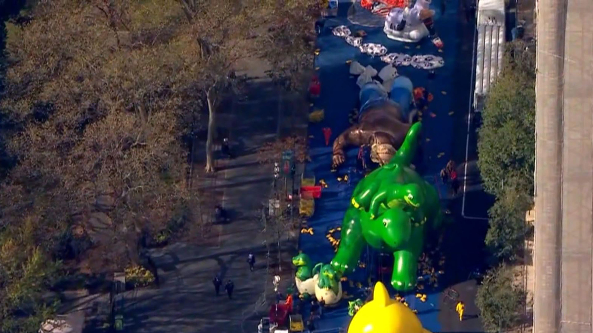 Watch CBS Mornings Crowds gather for NYC Thanksgiving Day Parade