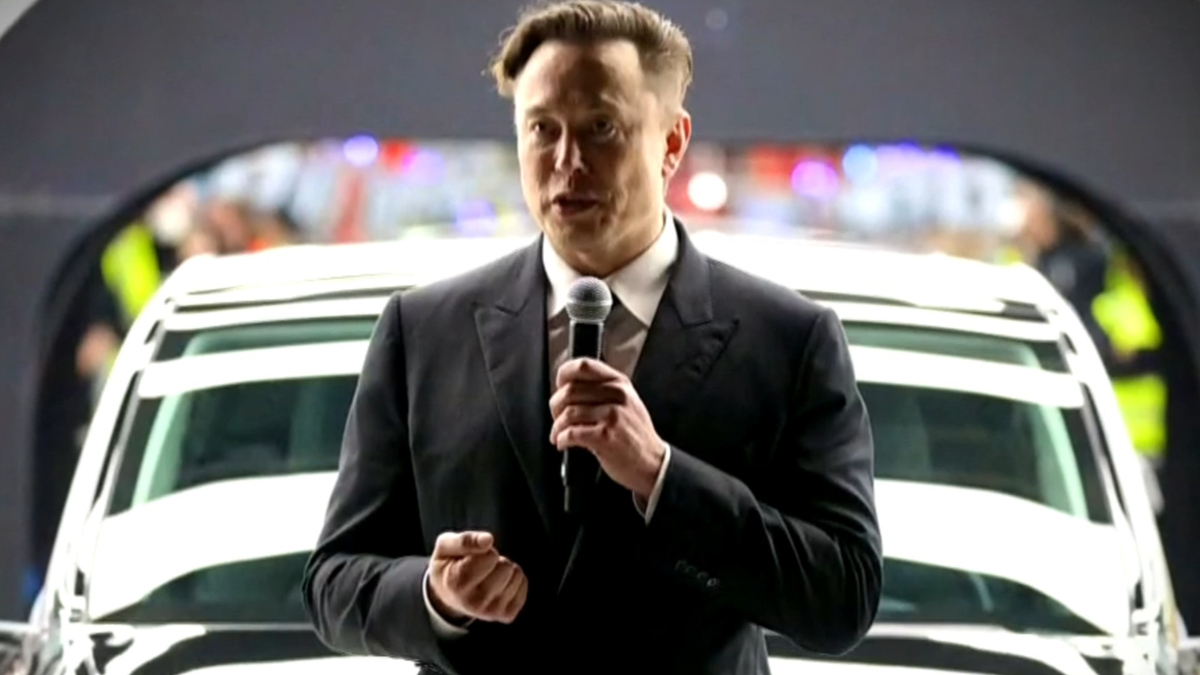 Watch CBS Evening News: Elon Musk sells off billions in Tesla stock - Full  show on CBS