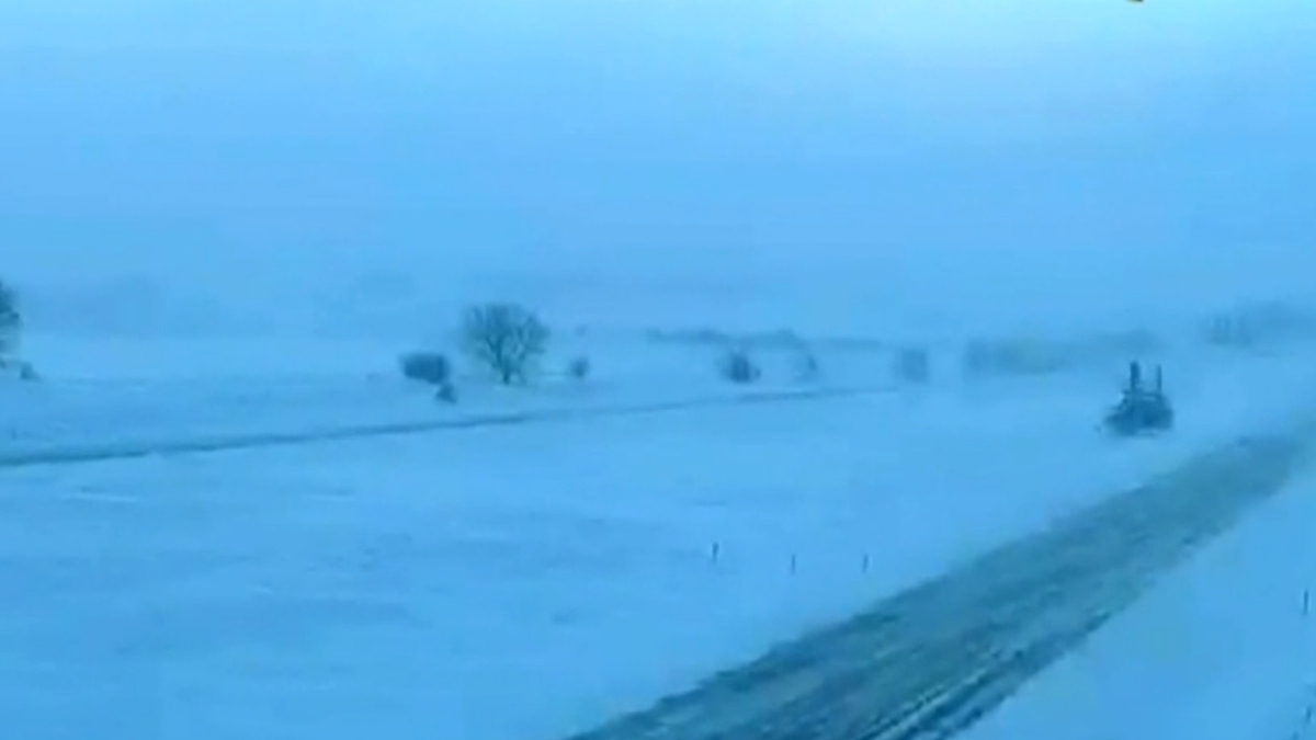 Watch CBS Evening News: Deadly winter storm and extreme cold sweeps U.S ...