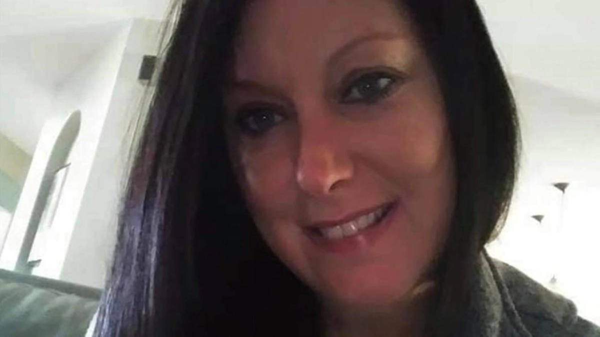 Watch 48 Hours police officer calls his boss and says his wife