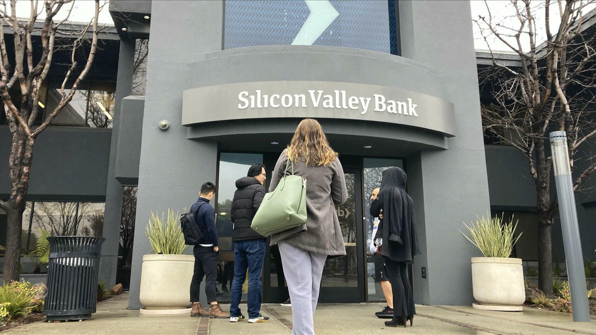 Watch CBS Evening News Widespread concern after bank collapse - Paramount+