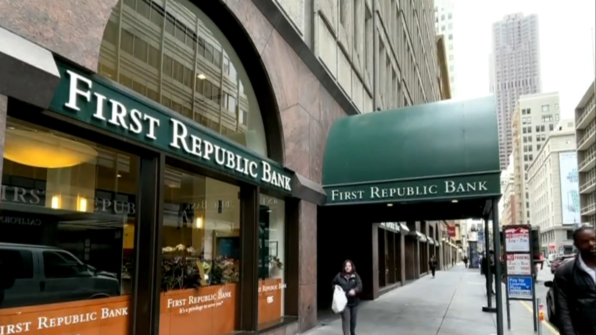 Watch CBS Evening News Large U.S. banks come to rescue of First