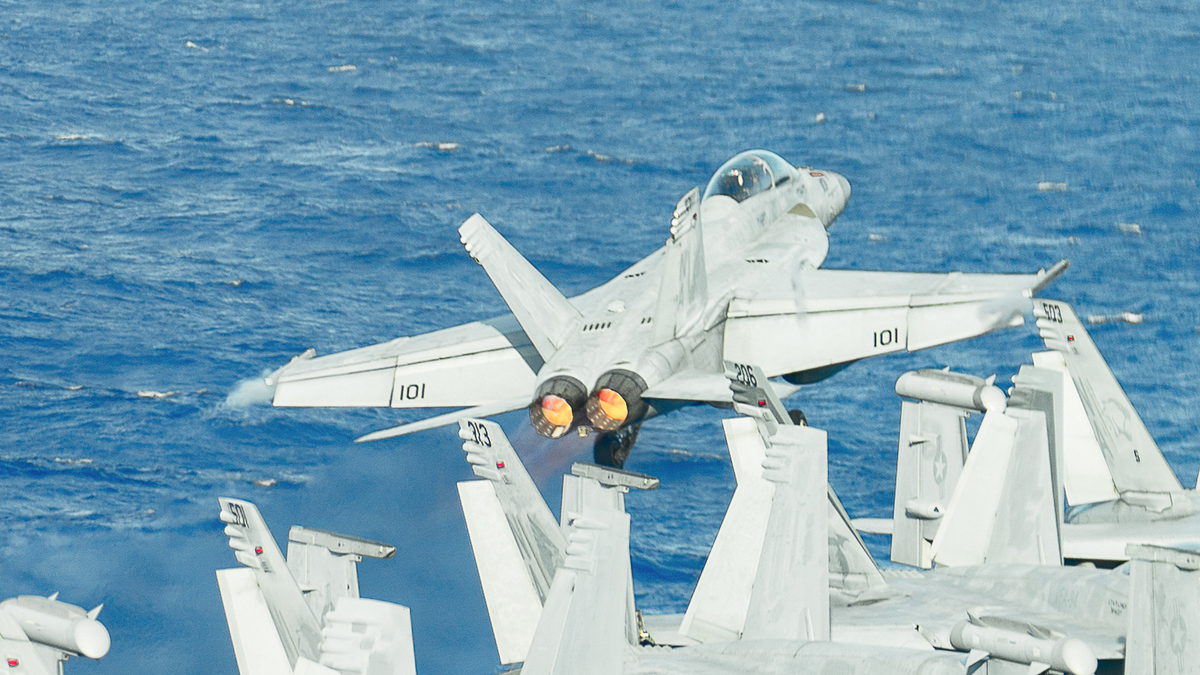 Watch 60 Minutes Overtime: "Top Gun" the movie vs reality - Full show 