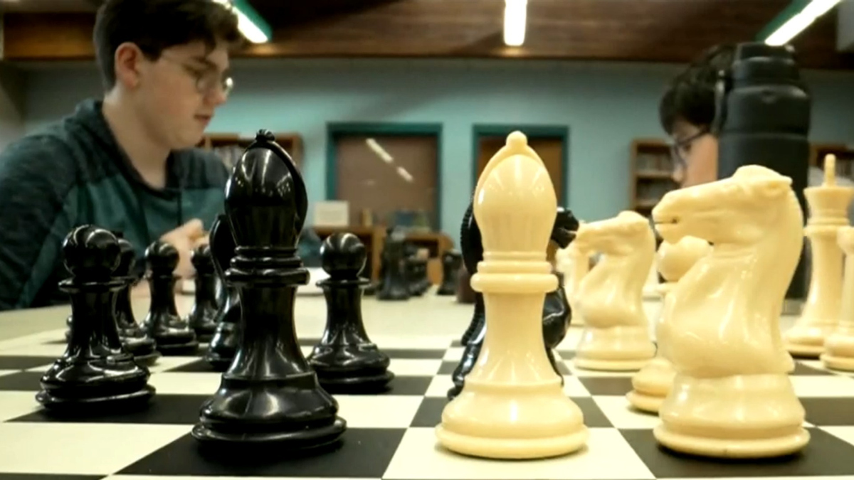 Online chess makes its biggest move - CBS News