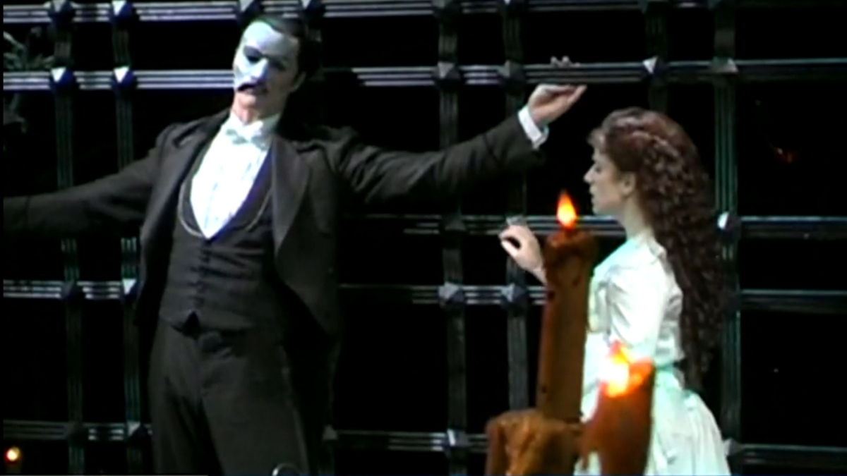 Watch CBS Evening News "Phantom of the Opera" closing after 35 years