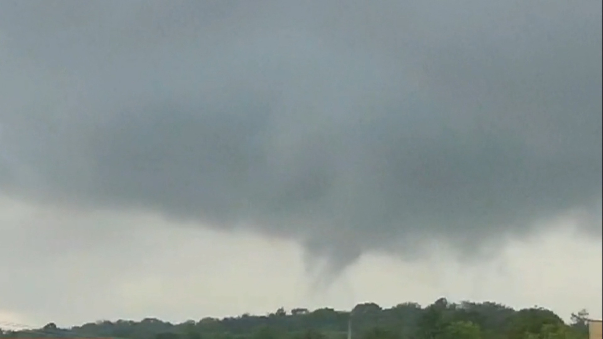 Watch CBS Evening News Tornado causes damage in Texas, but no injuries ...
