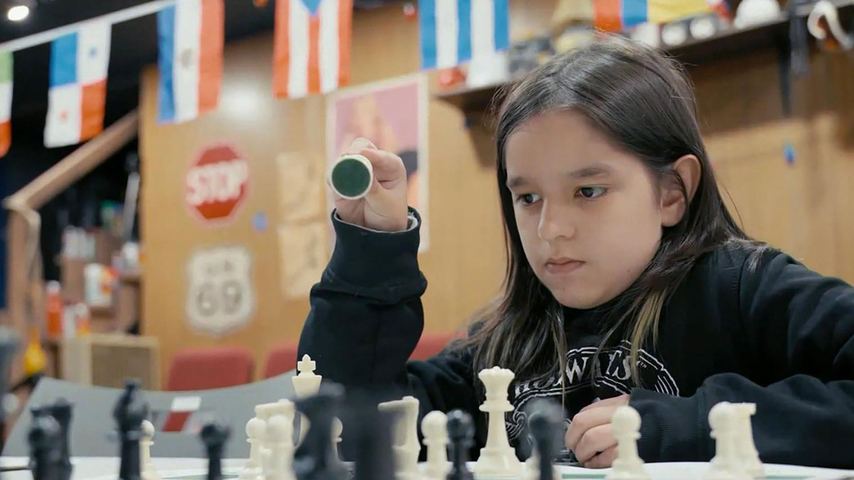 Watch CBS Evening News: Nonprofit helps migrant children with chess ...