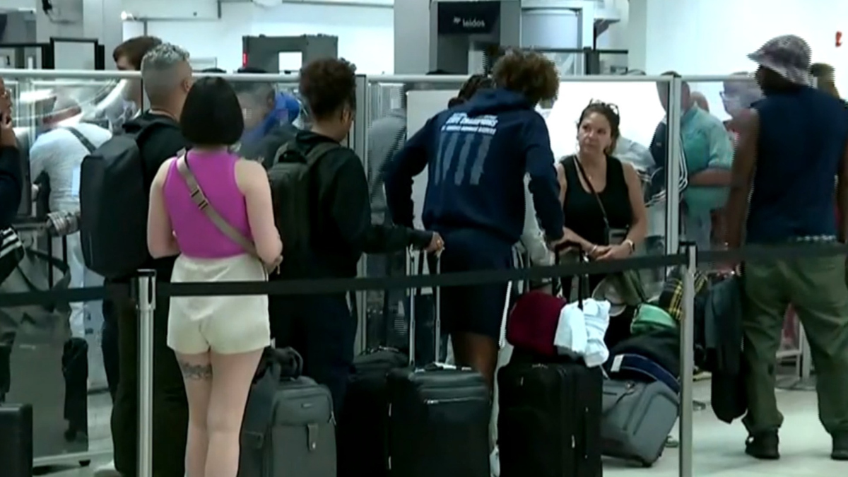 Watch CBS Evening News Warm weather arrives for busy holiday weekend ...
