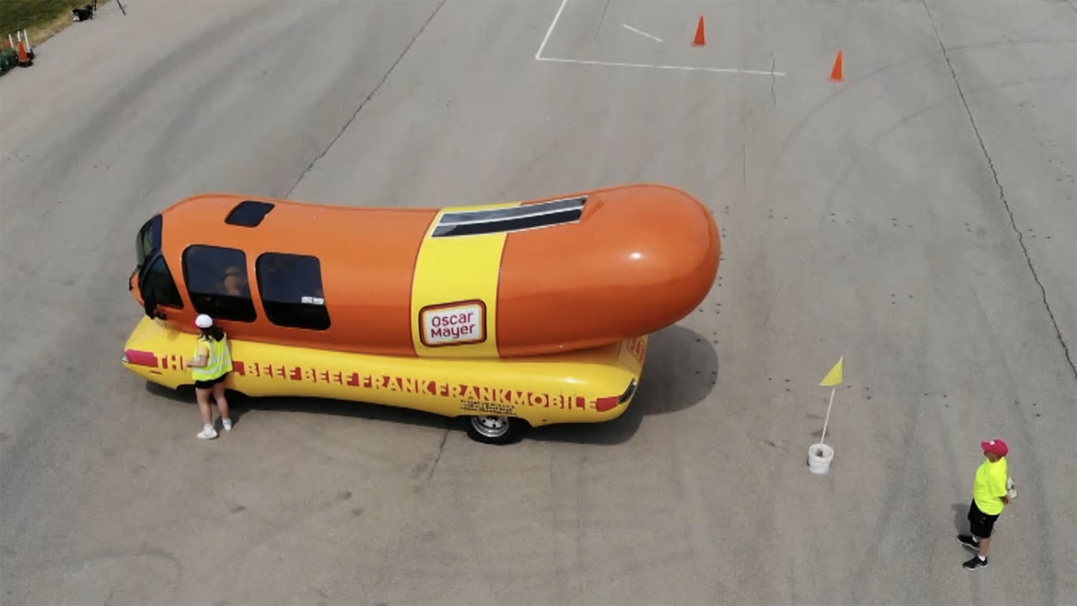 Хот дог на колесах Oscar Mayer
