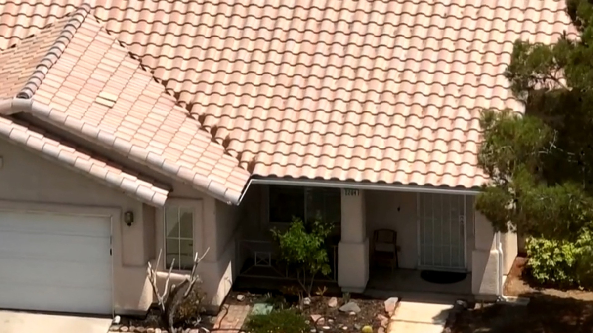 Watch CBS Evening News Police search home in Tupac murder investigation ...