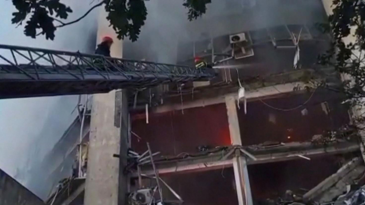 Watch CBS Mornings: Russia strikes key port in southern Ukraine - Full ...