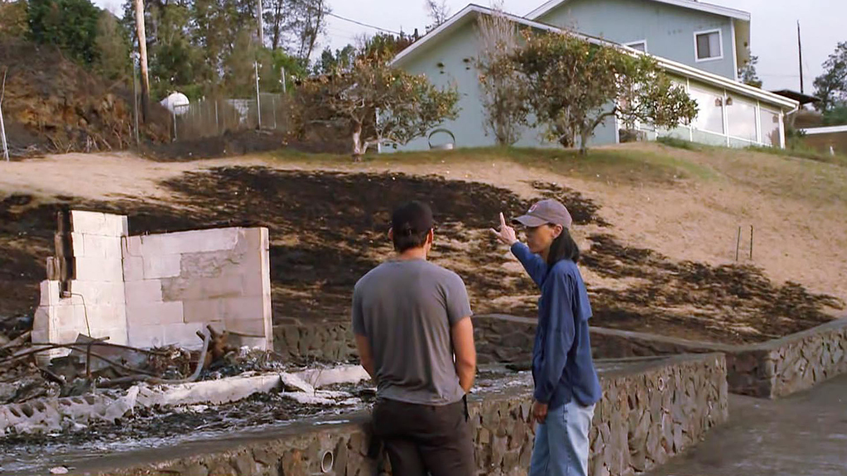 Watch Cbs Evening News Survivors Outside Lahaina Deal With Loss Full Show On Cbs 8625