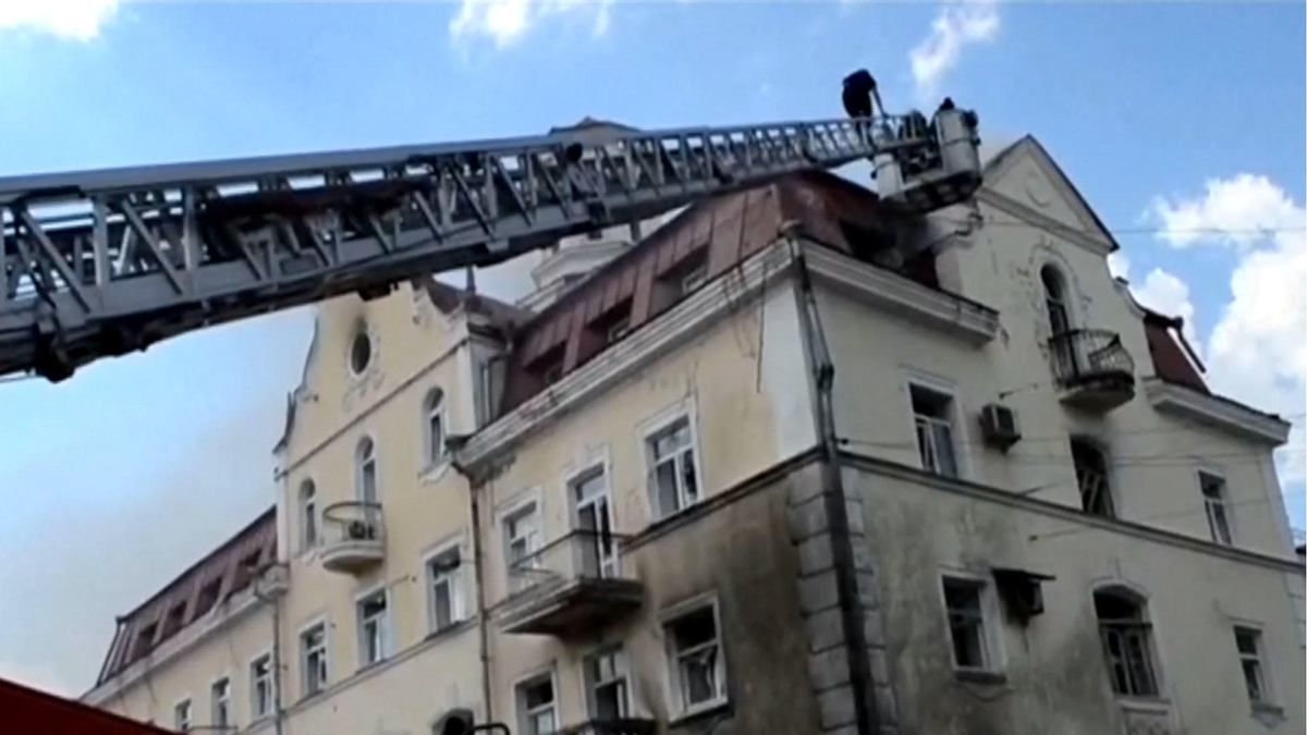 Watch CBS Evening News Russian missile strike hits civilians in Ukraine ...