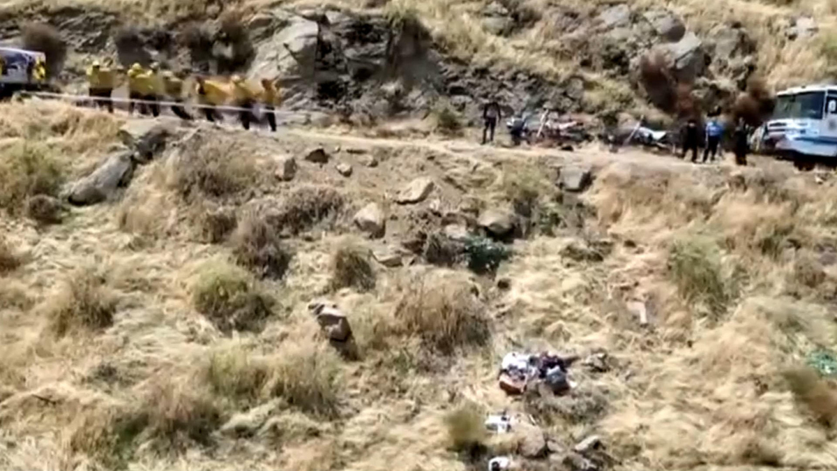 Watch CBS Evening News: Driver rescued after being trapped for 5 days ...