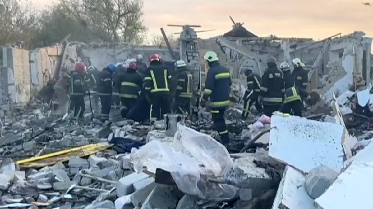 Watch CBS Evening News: Dozens killed in Russian missile attack on ...