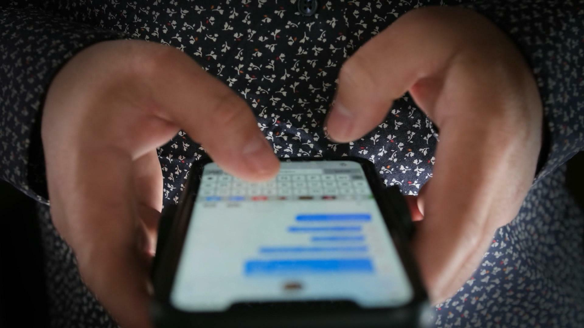 Watch CBS Mornings: New app brings iMessage to Android - Full show on CBS