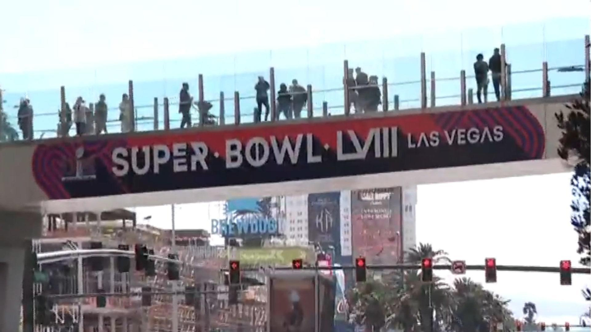 Watch CBS Evening News: Las Vegas airports brace for Super Bowl