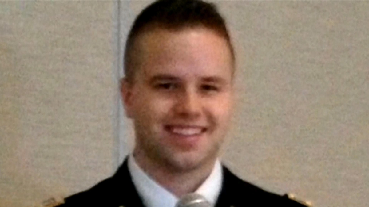 CBS Evening News: Army doctor facing sexual assault charges - Full show