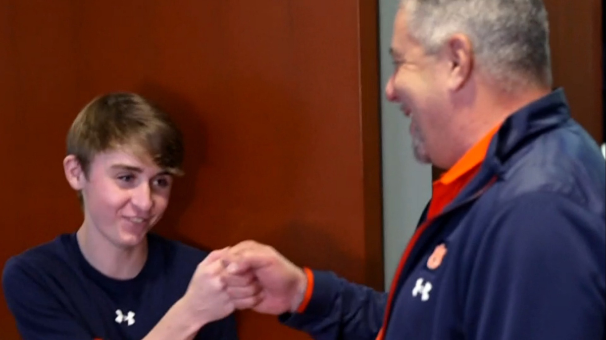 Watch CBS Evening News Student's friendship helped him beat leukemia