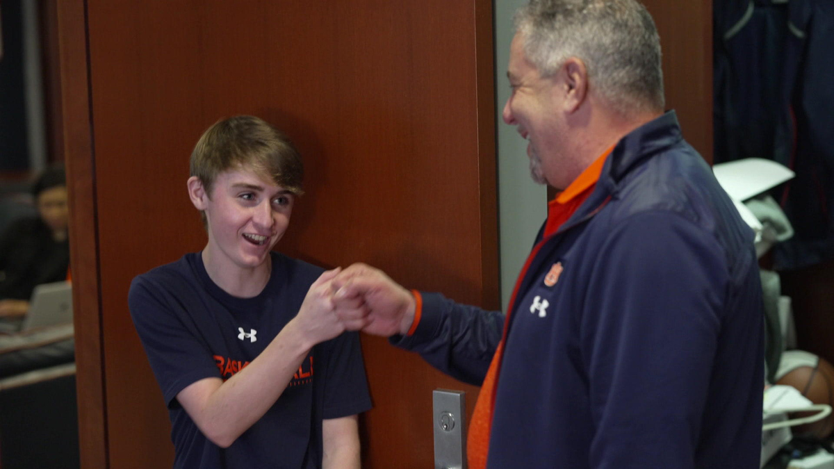 Watch Sunday Morning: A coach's promise - Full show on CBS