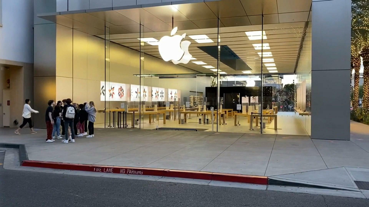 Watch CBS Mornings DOJ targets Apple in antitrust lawsuit Full show on Paramount Plus