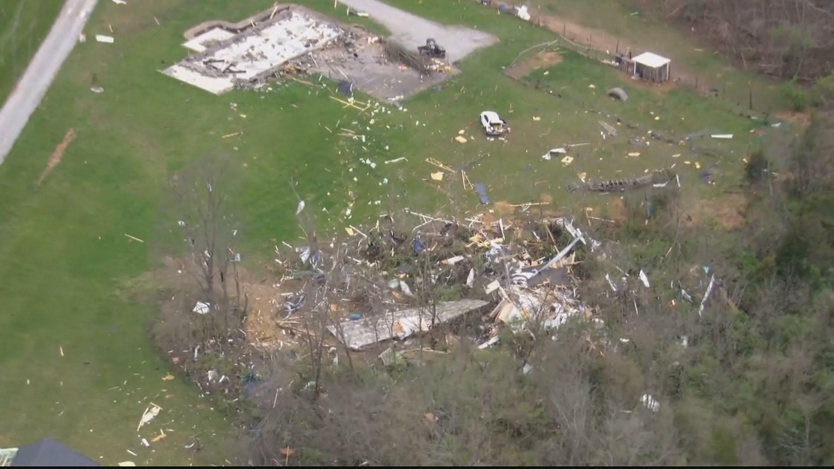 Watch CBS Evening News: Storms bring tornadoes to Midwest - Full show ...