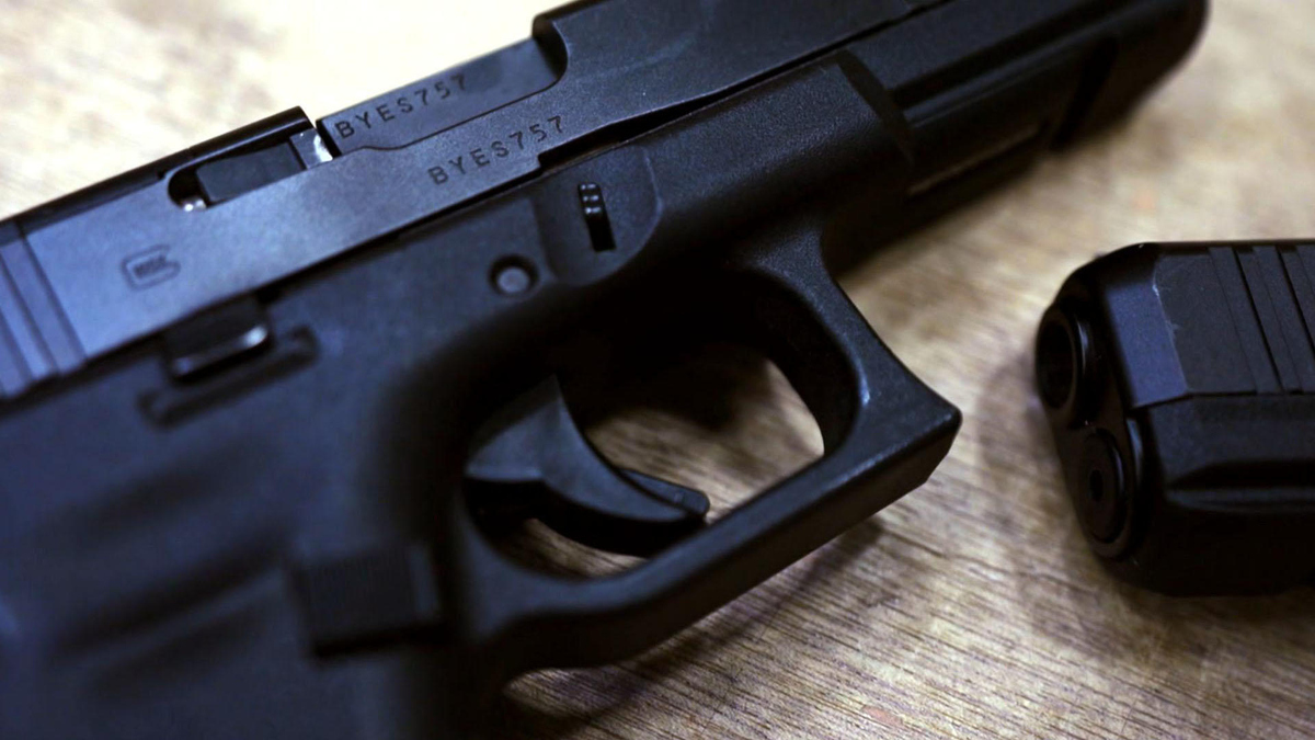 Watch CBS Evening News: How police guns end up in the hands of ...