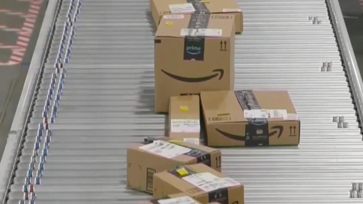 Watch CBS Evening News: Federal regulators crackdown on Amazon - Full ...