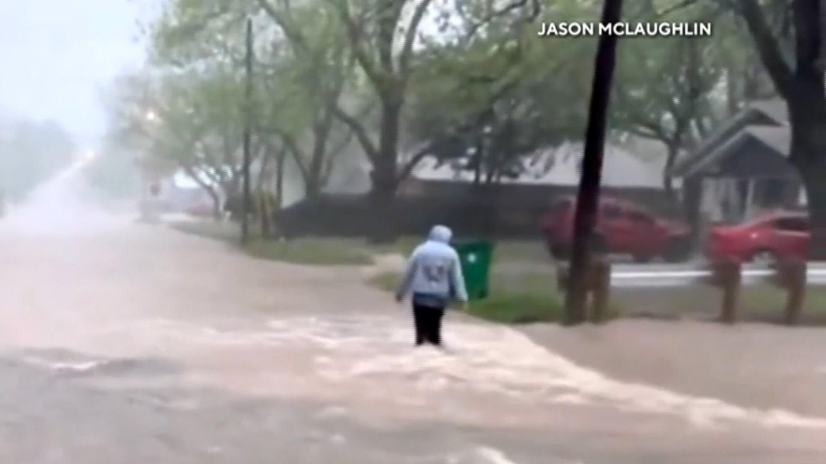Watch CBS Evening News: At least 2 killed in Oklahoma flooding - Full ...