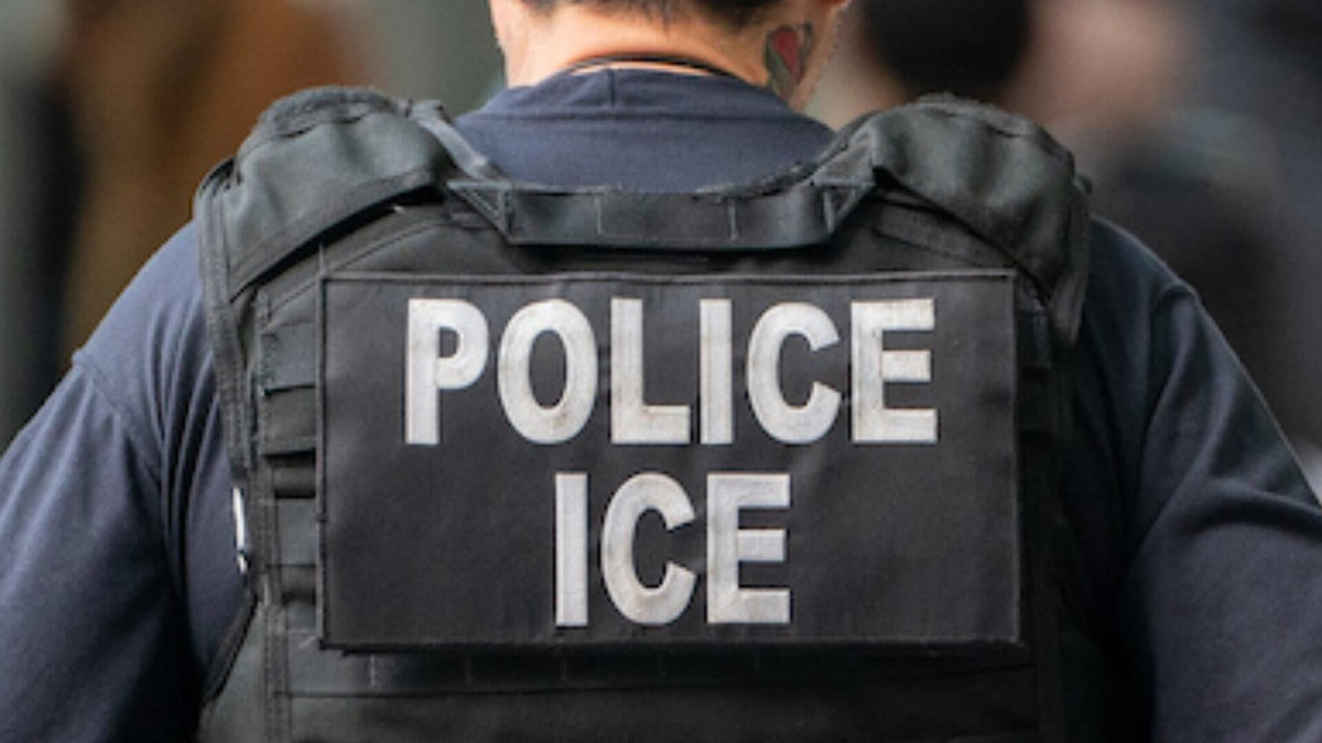 CBS Evening News: 3 American children removed from U.S. - Full show