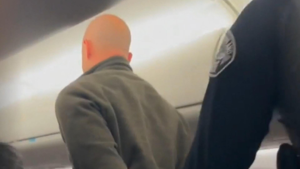 Watch CBS Mornings New audio of ex-pilot trying to cut engines - Paramount+