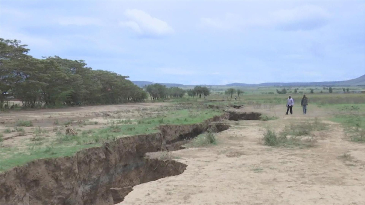 Watch CBS Evening News Giant crack in Kenya Full show on CBS All Access