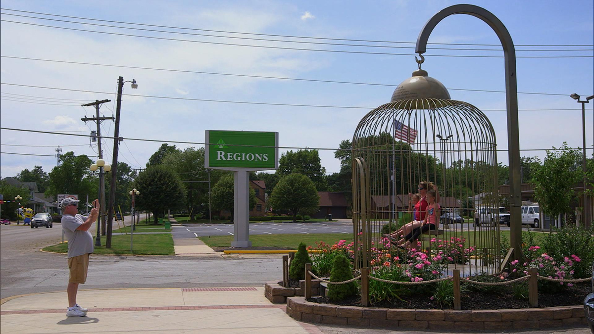 Watch Sunday Morning Casey, Ill., home of giant things Full show on CBS