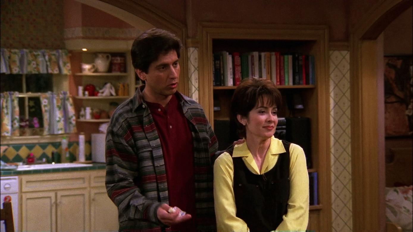 Watch Everybody Loves Raymond Season 1 Episode 10: Everybody Loves