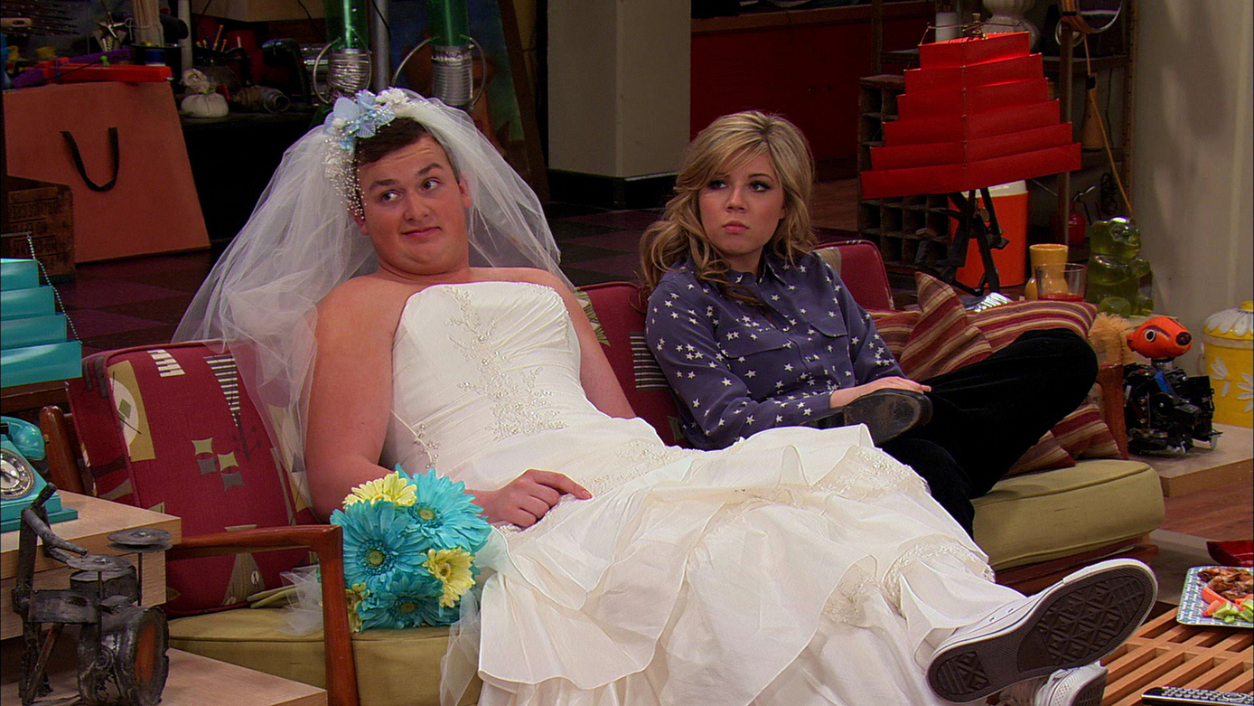Watch iCarly Season 5 Episode 10: iFind Spencer Friends ...
